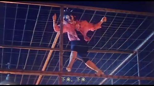 两美女打架吃瓜图片视频,两美女激烈对决，吃瓜群众围观现场